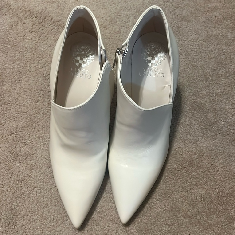 NEW Vince Camuto cream leather ankle boots size 7.5